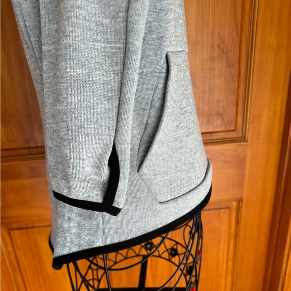 Nike Dri-Fit Hooded Sweatshirt w/Pockets and Thumb Holes, Light Gray, Small - Picture 8 of 16